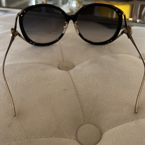 Authentic Gucci Sunglasses - LIKE NEW - Picture 9 of 11